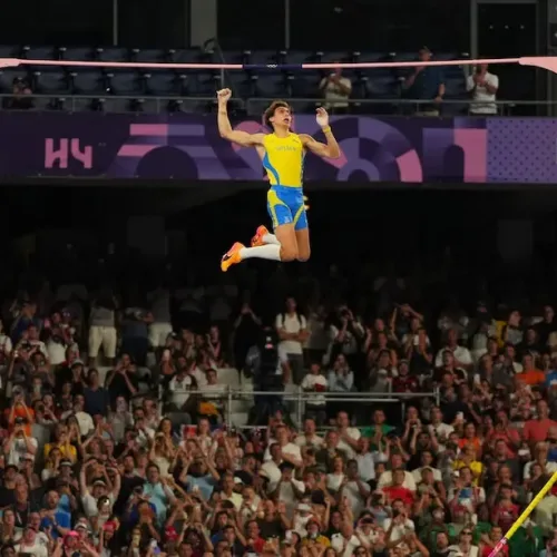 Mondo Duplantis, expanding the possible, soars to pole vault world record